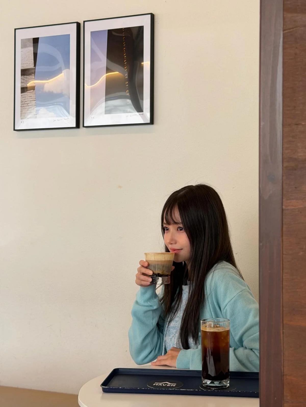 春から夏へ、ハ・ヨンスのパステルカフェデイリールック