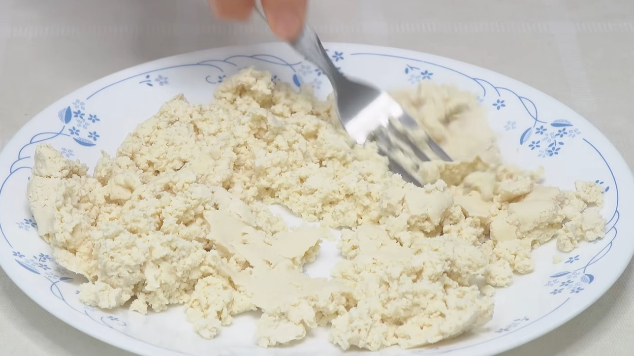 ヨモギと豆腐の和え物の写真