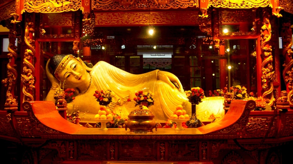 \"玉仏禅寺の内部\"