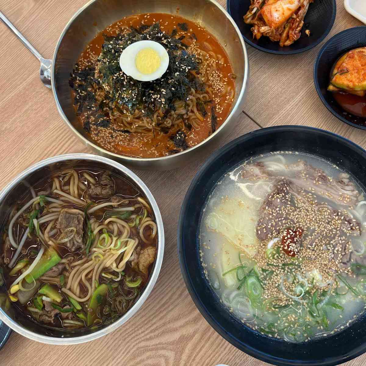 \"ビビン麺の名店\"