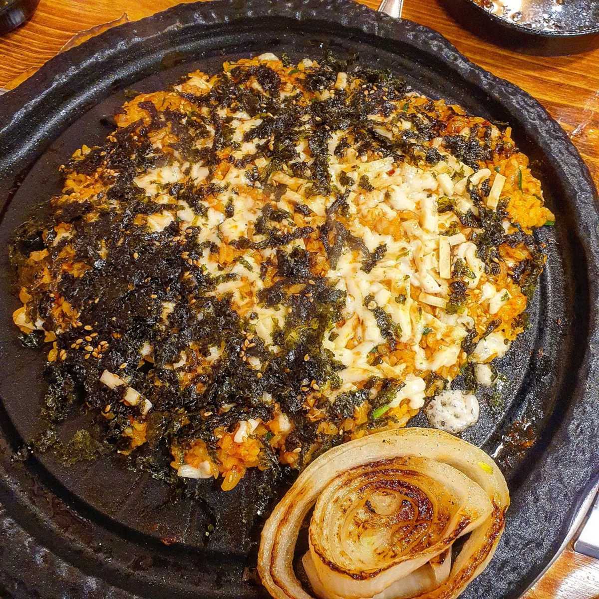 \"ホルモンが焼かれている写真\"