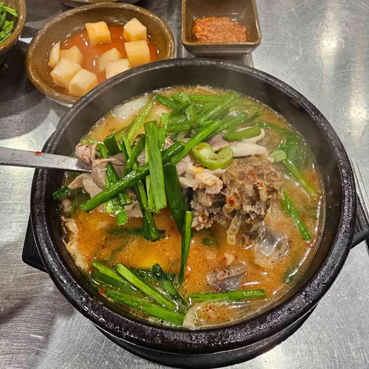 行列必至の名店
