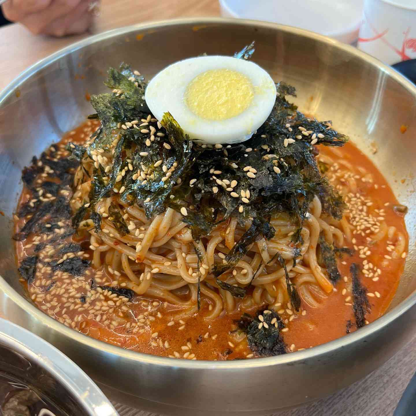 \"ビビン麺の名店\"