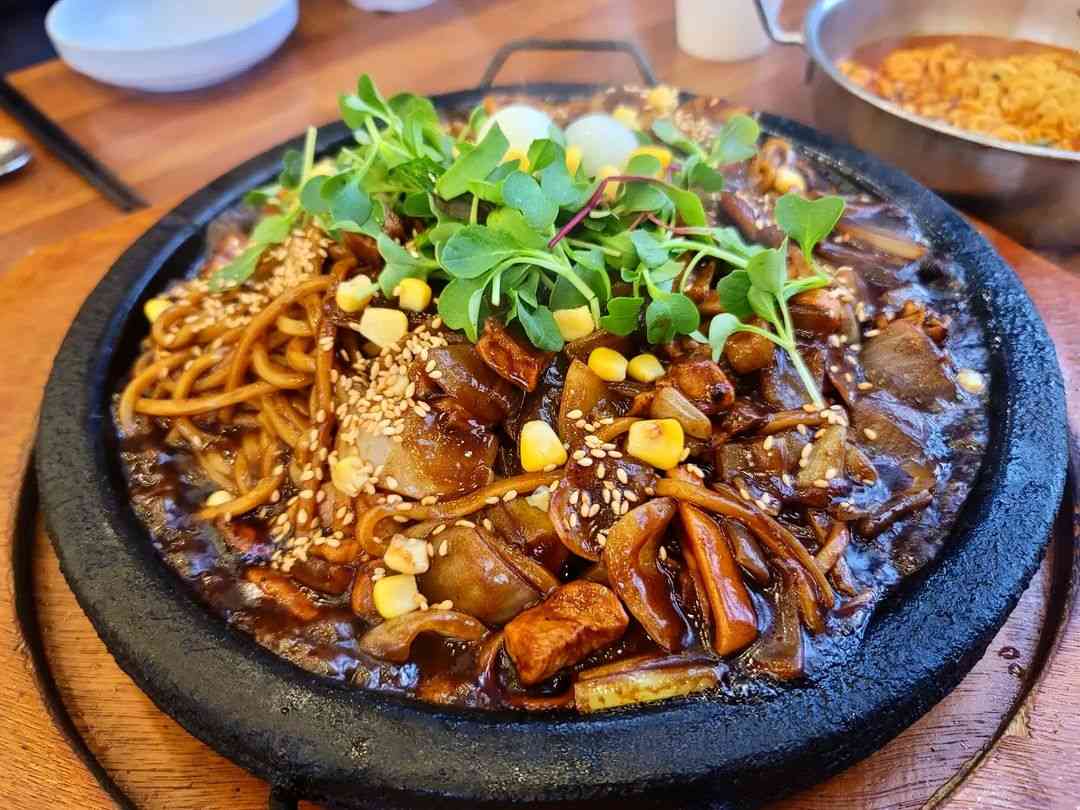 石焼きジャージャー麺の名店