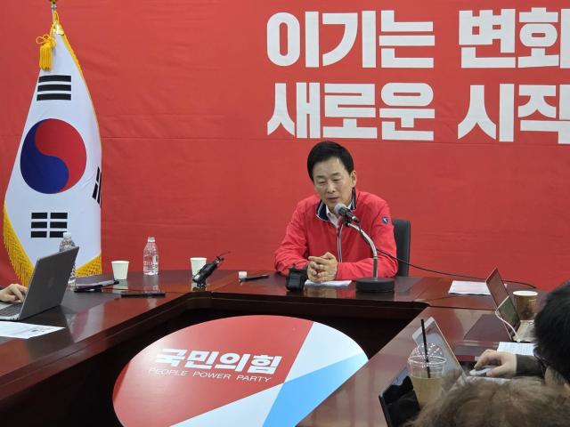 国民の力の大邱市長候補ユ・ヨンハ議員は19日、国民の力大邱市党で記者懇談会を開いている。 [写真=聯合ニュース]