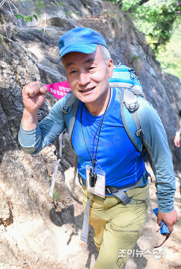 \"パク・ドンソク・ジョイニュース24社長が25日、ソウル・江北区の北漢山で「第13回