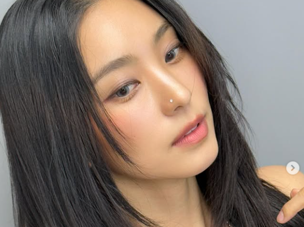 ガールグループSISTAR出身の女優ユン・ボラ（36）が、デビュー前の練習生時代からともに歩み、『サマークイーン』の神話を築いたマネージャーと16年ぶりに再び手を取り、新たな飛躍を準備している。／ユン・ボラのソーシャルメディア
