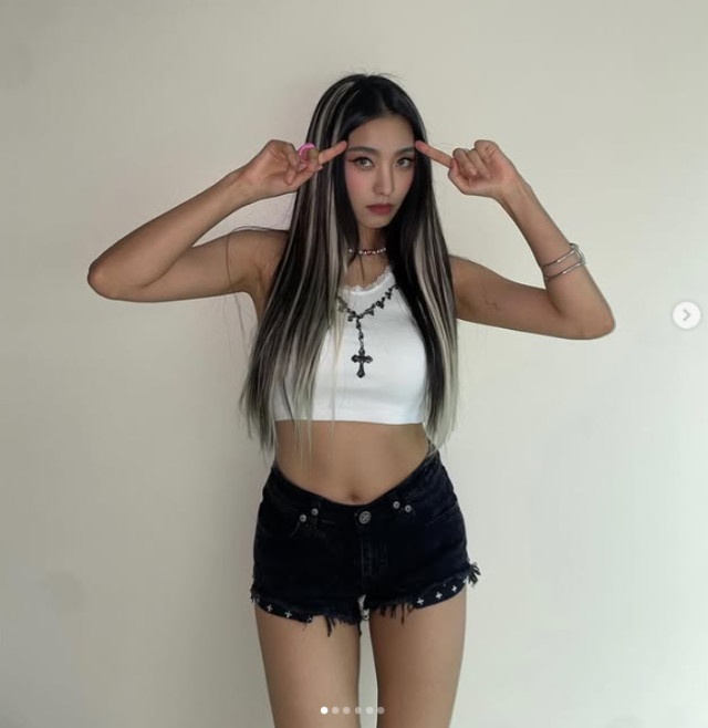 ガールグループSISTAR出身の女優ユン・ボラ（36）が、自身の全盛期を築いた『最初のパートナー』のもとへ戻った。／ユン・ボラのソーシャルメディア