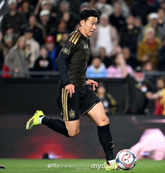LAFCのソン・フンミンがインテル・マイアミとの2026シーズンMLS開幕戦でドリブルしている。/ゲッティイメージズコリア