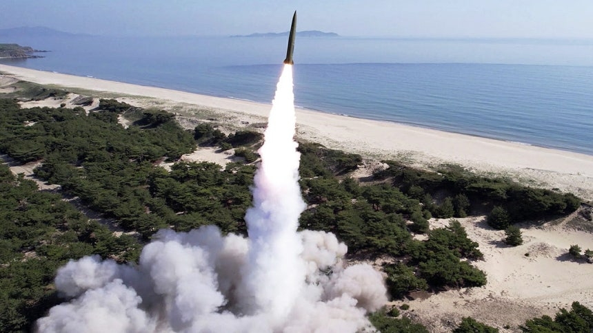 北朝鮮のミサイル発射の様子。朝鮮中央通信・聯合ニュース