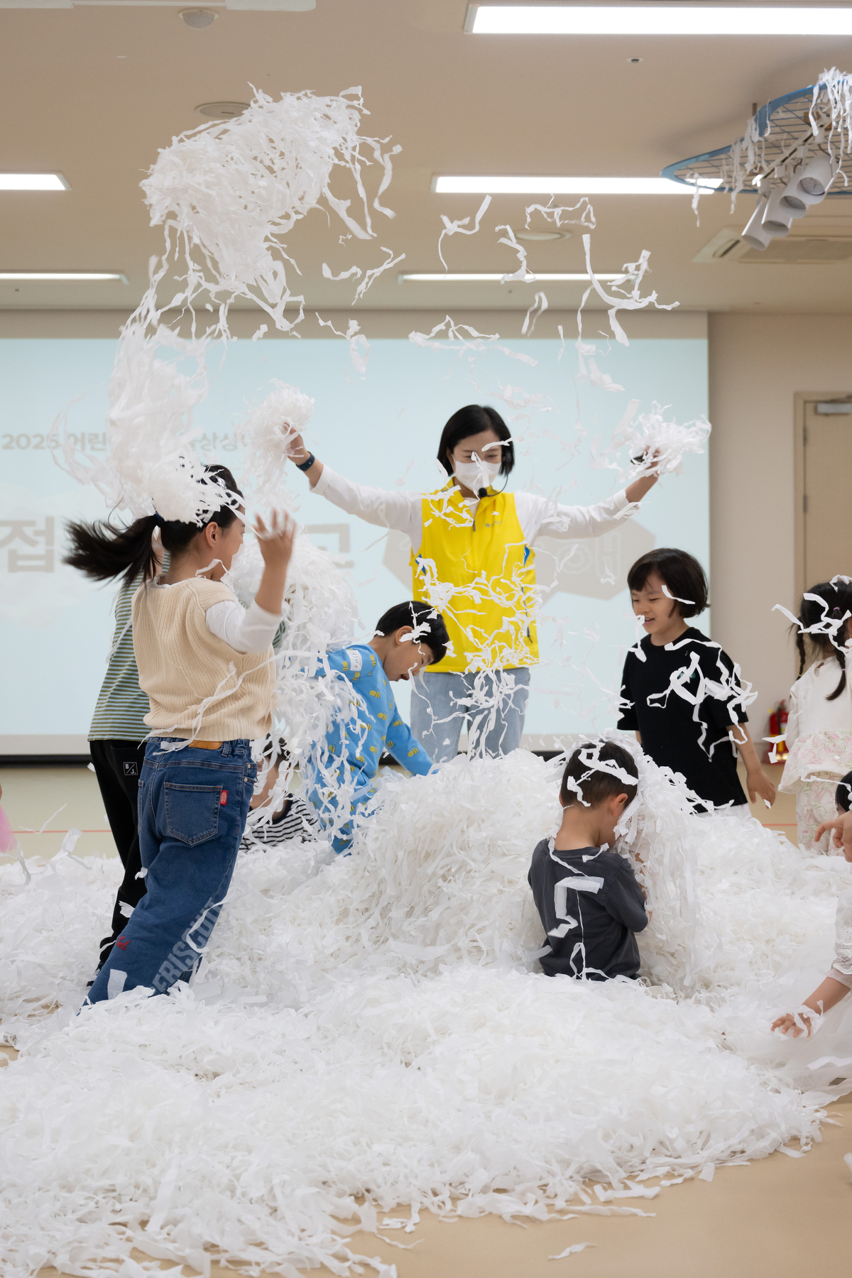 \"ソウル想像の国で行われる子どもの日の特別プログラムに参加した子どもたちが楽しんでいる。写真提供=ソウル市\"