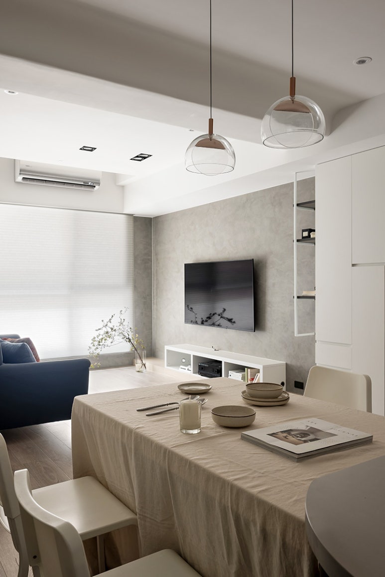 \"\"