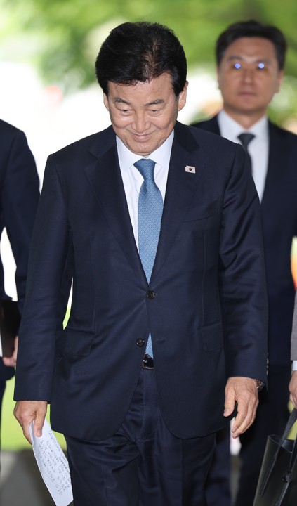 \"外部行事を終えたチョン・ドンヨン統一部長官\"