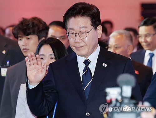 退場するイ・ジェミョン大統領