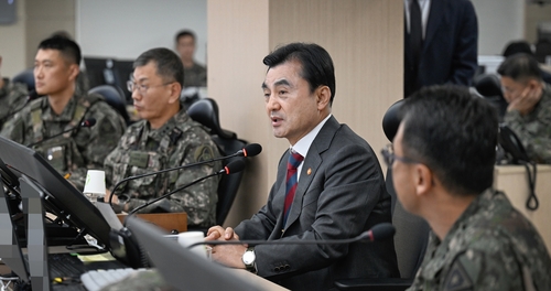 アン・ギュベク国防部長官の写真