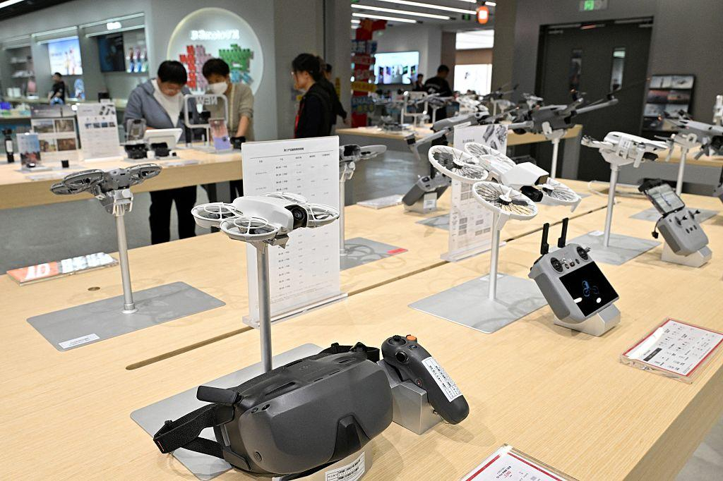 \"中国・北京のドローン店舗\"