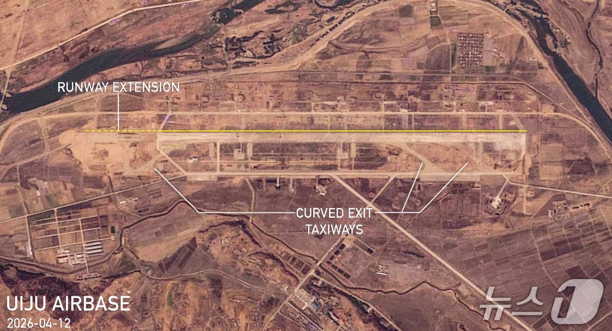 観光客を呼ぶという口実で爆撃機の道を整備…衛星写真で暴かれた北朝鮮の巧妙な偽装 2 北朝鮮滑走路拡張