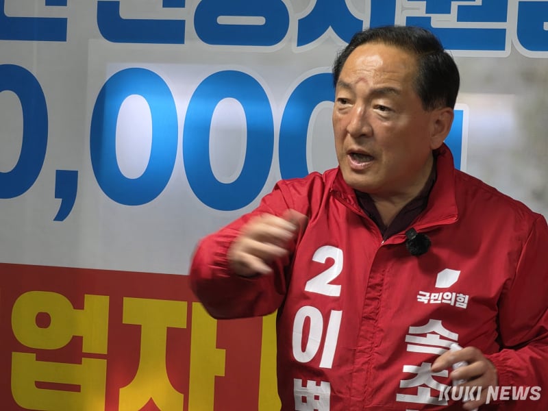 6・3全国地方同時選挙に立候補した国民の力のイ・ビョンソン予備候補の選挙事務所開所式が25日に行われ、イ・ビョンソン候補が公約について説明している。조병수 기자.