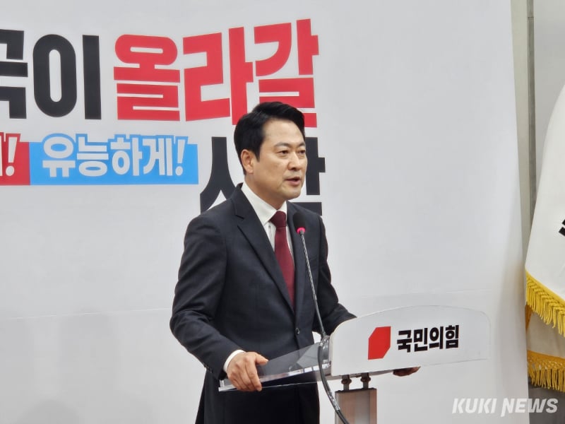 チャン・ドンヒョク 国民の力代表が先日20日、国会で訪米の成果に関する記者会見を行っている。イ・ウンソ記者