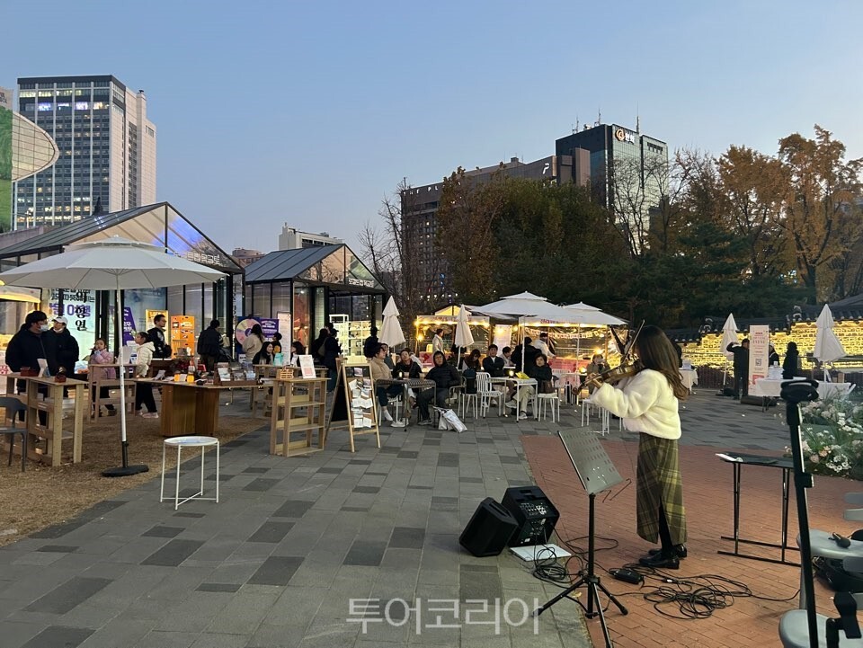 2025年アンテナショップ屋上自治体ポップアップイベントの様子/写真=ソウル観光財団