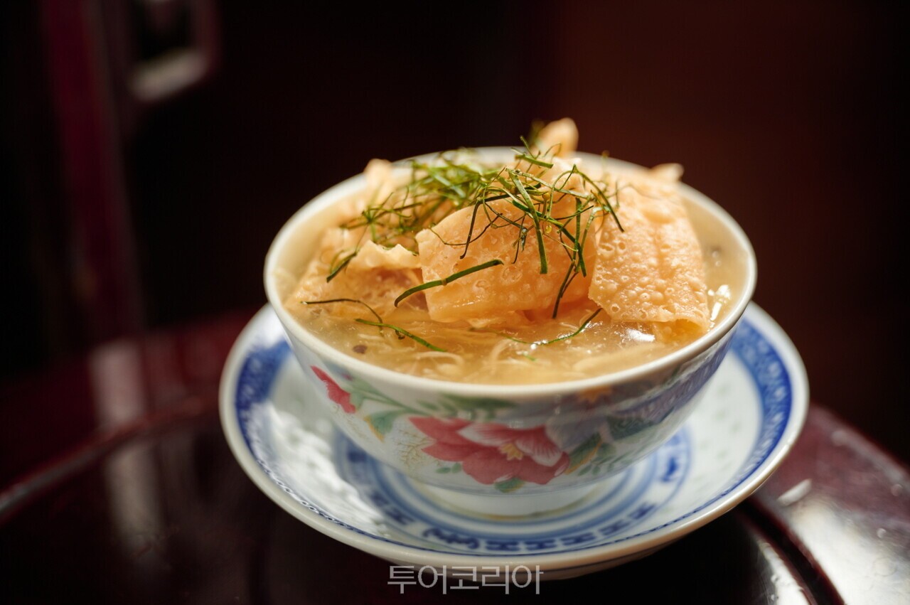 \"130年の伝統を誇る蛇スープ専門店『ソワンファン』