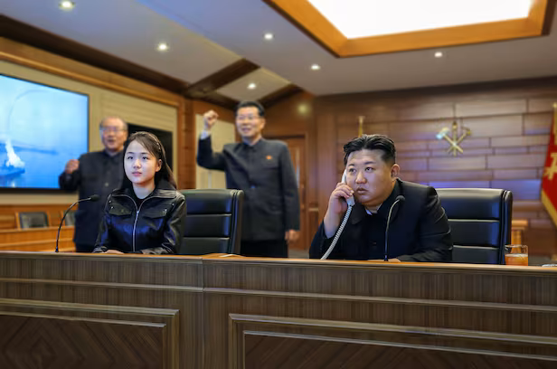 \"金正恩、1週間で再びミサイル試験発射を参観「核戦力の多角的運用」\"