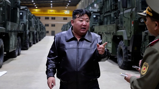\"北「新誘導技術の弾道ミサイルを試験」…金正恩、ICBM発射車両工場訪問\"