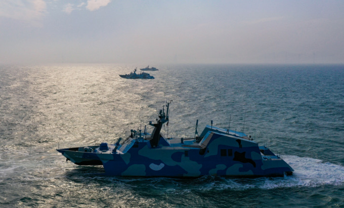 \"中国、南シナ海で海軍主力はステルスミサイル高速艇\"