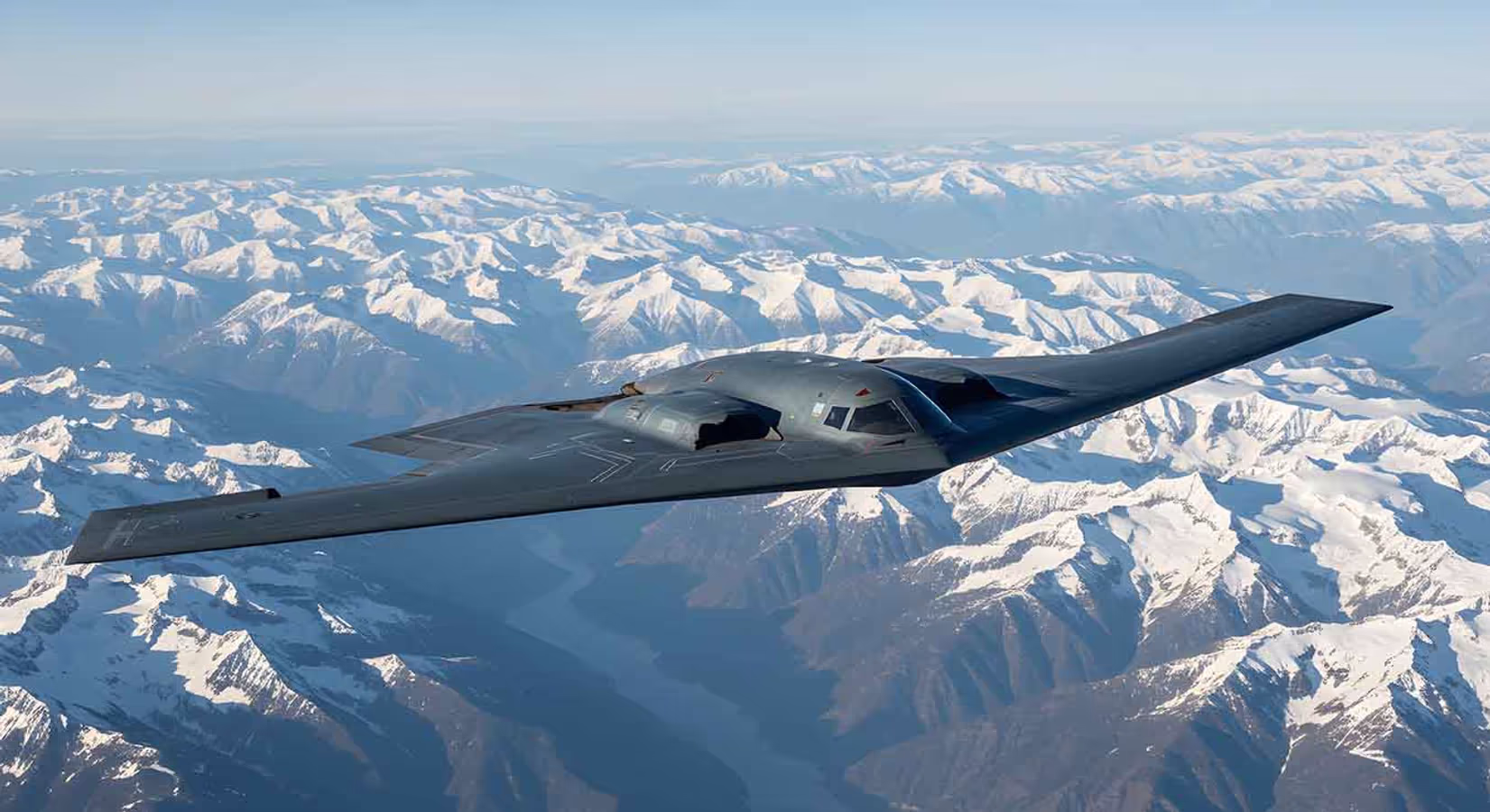 \"アメリカの飛行ファントム：B-2爆撃機の射程が恐ろしい理由\"