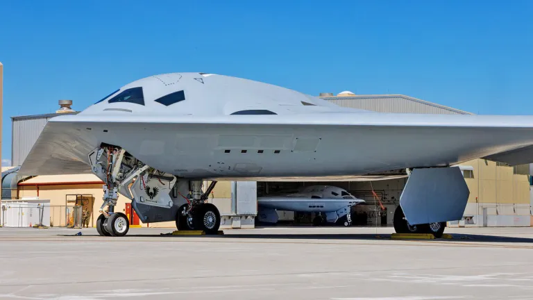 \"初めて同時に撮影された2機のB-21レイダー