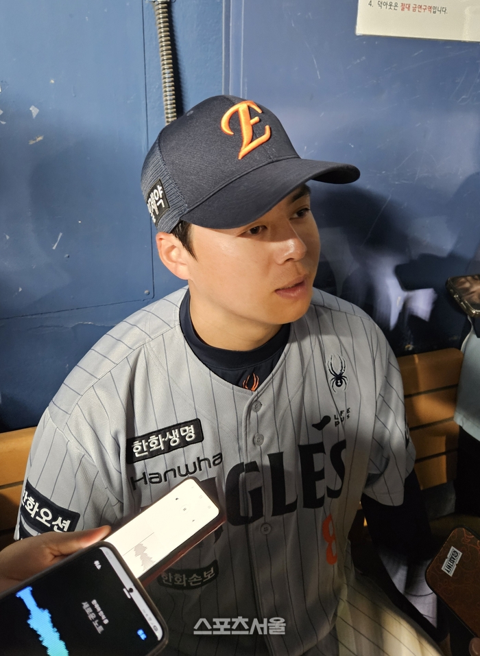 ハンファのノ・シファンが23日、ソウル蚕室球場で行われた2026 KBOリーグLG戦で勝利後、取材陣のインタビューに応じている。蚕室｜カン・ユンシク記者 skywalker@sportsseoul.com
