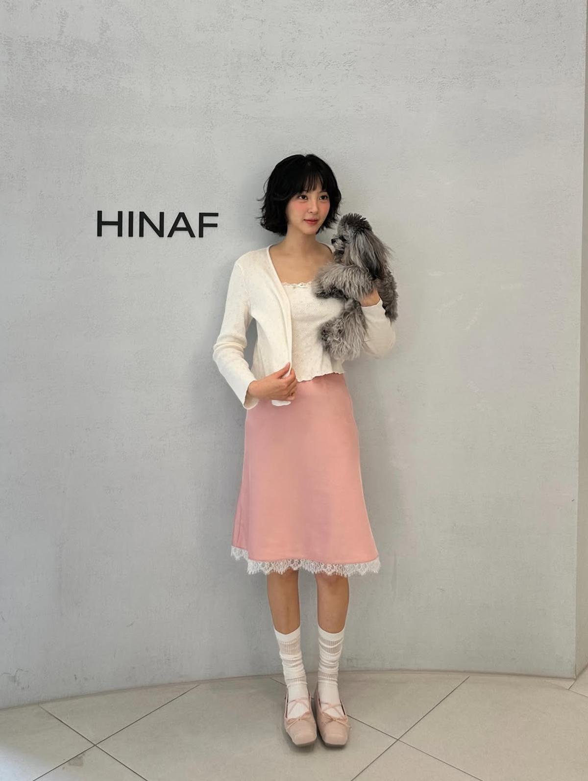 \"ユ・シウンとチョン・ヘソンが選んだ今夏の「こなれ感」公式…フローラルとパステルが織りなすロマンチックな出会い\"