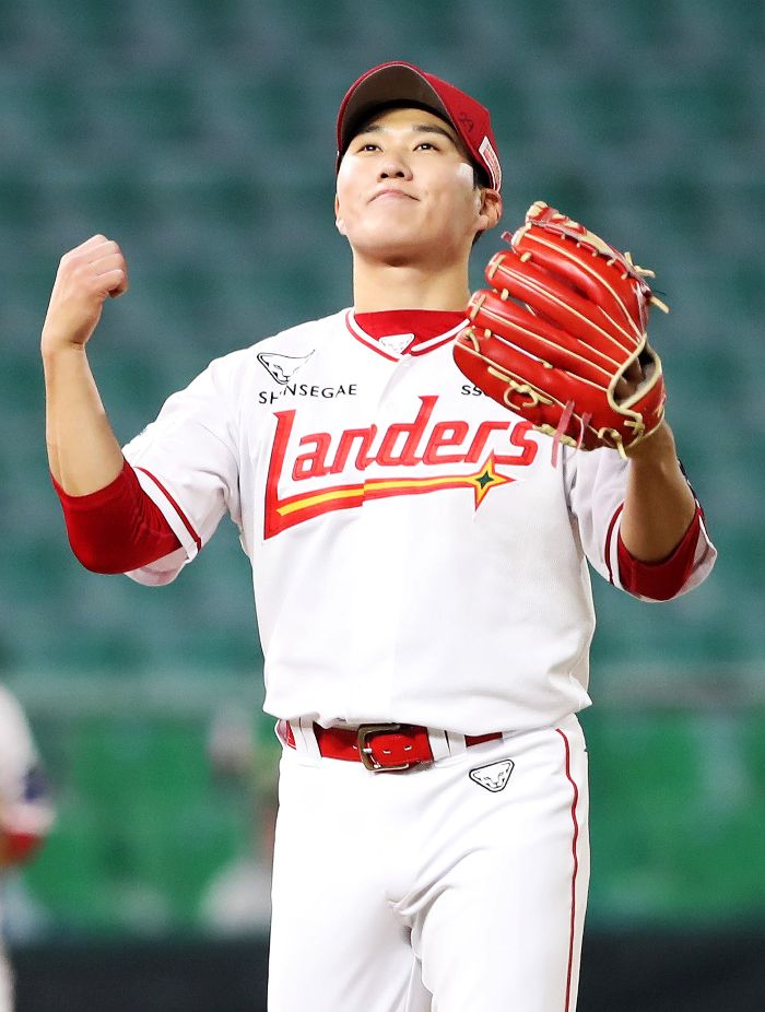 ▲ 최민준はリーグ平均以下の球速にもかかわらず、正確な制球力とコース選定、そして多彩な球種という多くの長所を持っている ⓒSSGランダーズ