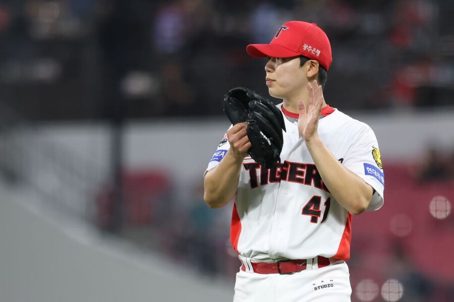▲ 14日、光州でのドゥサン戦で再びクオリティスタートを記録し、チームの勝利とシリーズ勝ち越しを導いたファン・ドンハ ⓒKIAタイガーズ