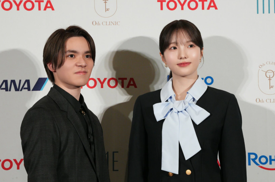 ▲ 本田真凜（右）は彼氏であり、冬季オリンピックで3つのメダルを獲得した男子シングル元国家代表の宇野昌磨とペアを組んで再び氷の上に立つ。日本フィギュア界の最高スターカップルが氷上復帰を宣言し話題を呼ぶ中、2年前の引退時の本田の心のこもった告白インタビューも再び注目を集めている。 ⓒ聯合ニュース / AFP