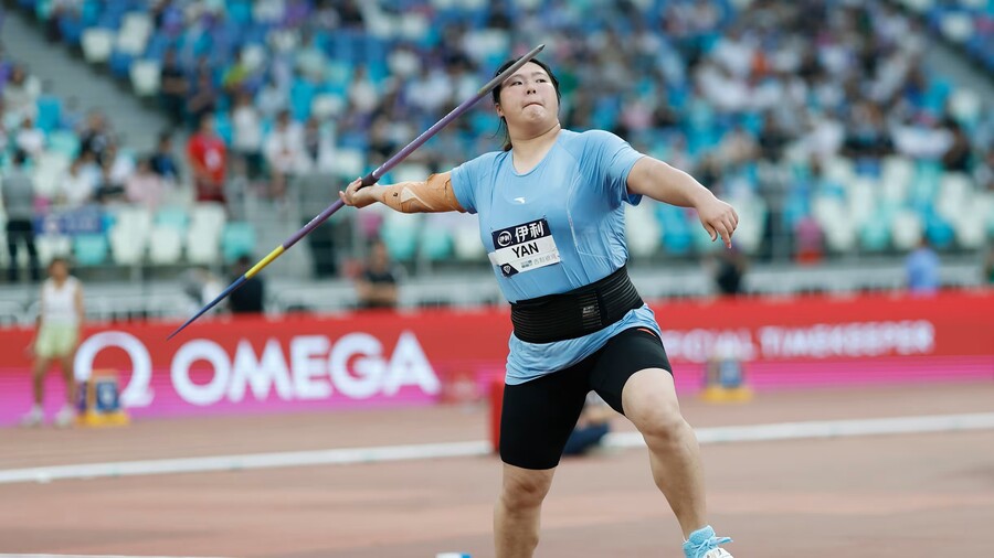 ▲ イェンツイ（写真）が投げた71m74はダイヤモンドリーグ新記録であり、女子U-20世界新記録でもある。世界記録との差はわずか54cm。現在の世界記録はチェコの伝説バルボラ・スポタコバが2008年9月に打ち立てた72m28である。スポタコバが最盛期の27歳で打ち立てた記録に、10代の新星が迫っている。 ⓒ 'オリンピックス.com' ホームページ