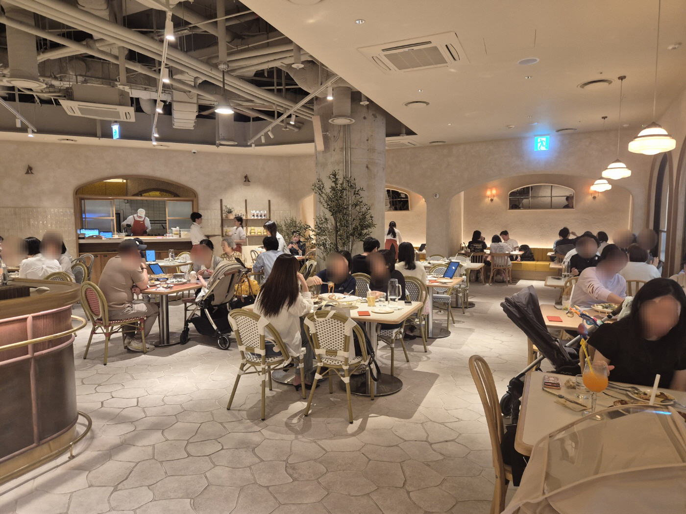 \"オリペペ汝矣島店内／イ・チャンヨン記者\"