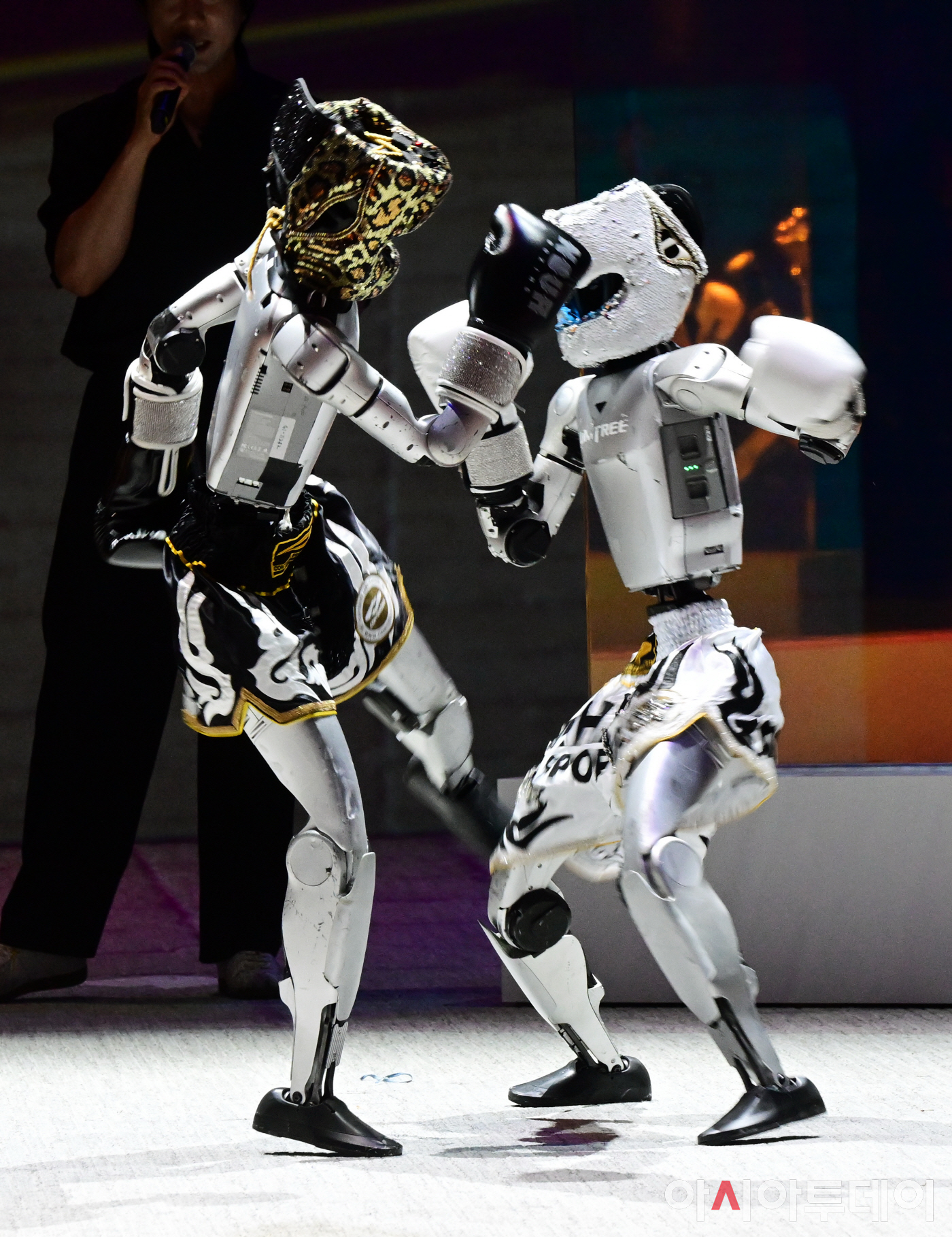 \"ギャラクシーコーポレーションのロボット\"