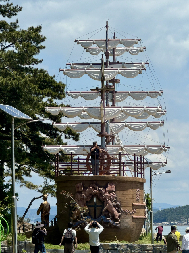 カール・ギューツラフが乗ってきた船を再現した고대도의カール・ギューツラフ記念公園の写真