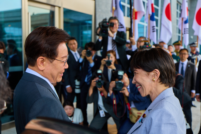 \"李在明大統領と高市早苗首相\"