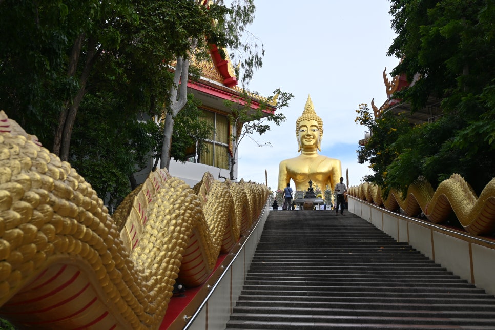 ビッグ・ブッダ寺院の境内