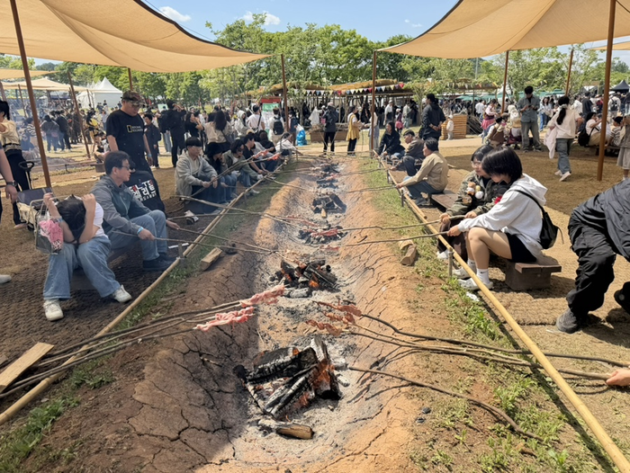 \"会場の全景\"