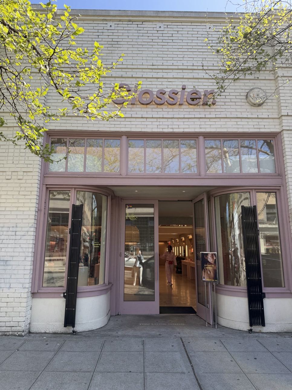 Glossierシアトル店の外観