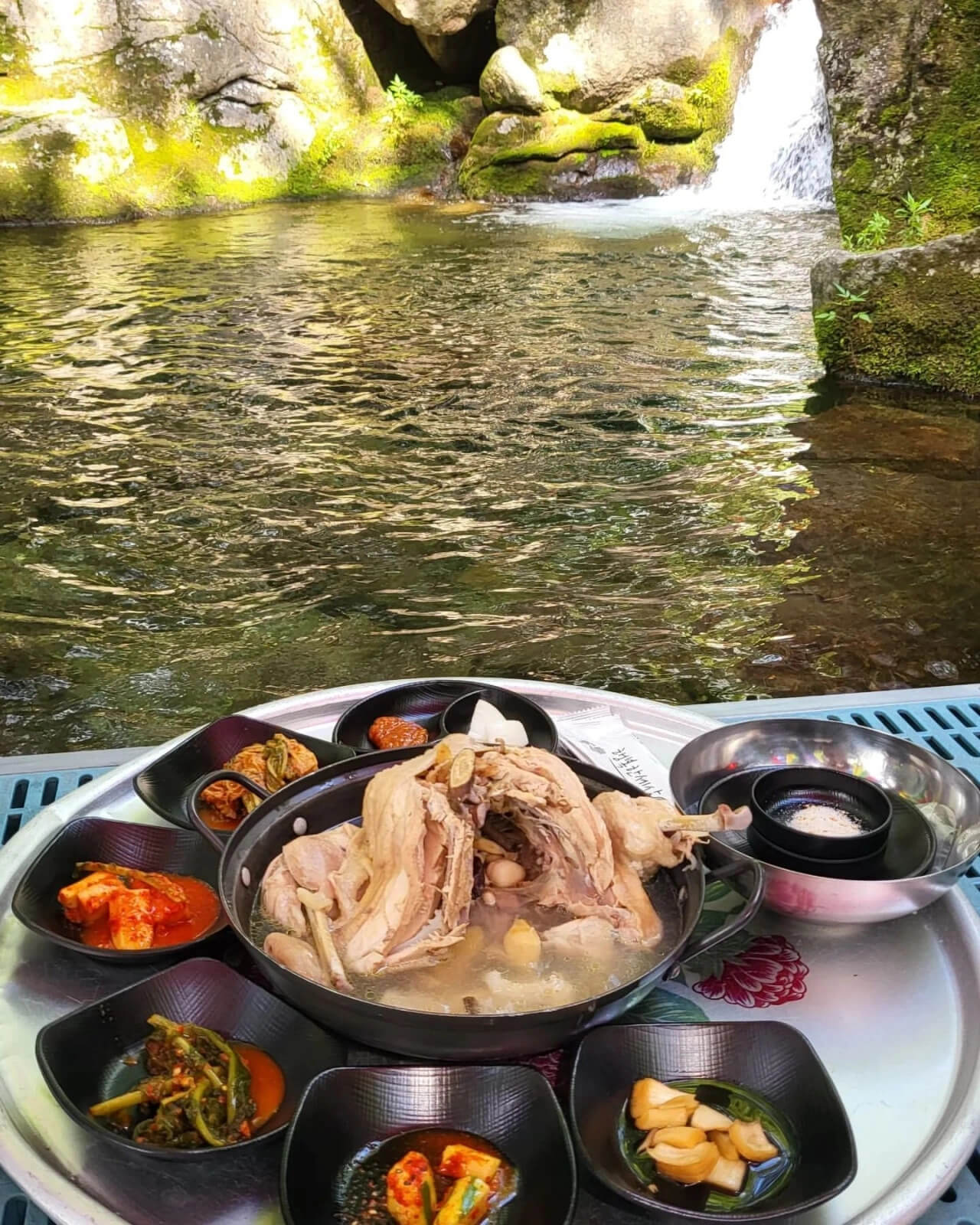 \"新進食堂の風景2\"