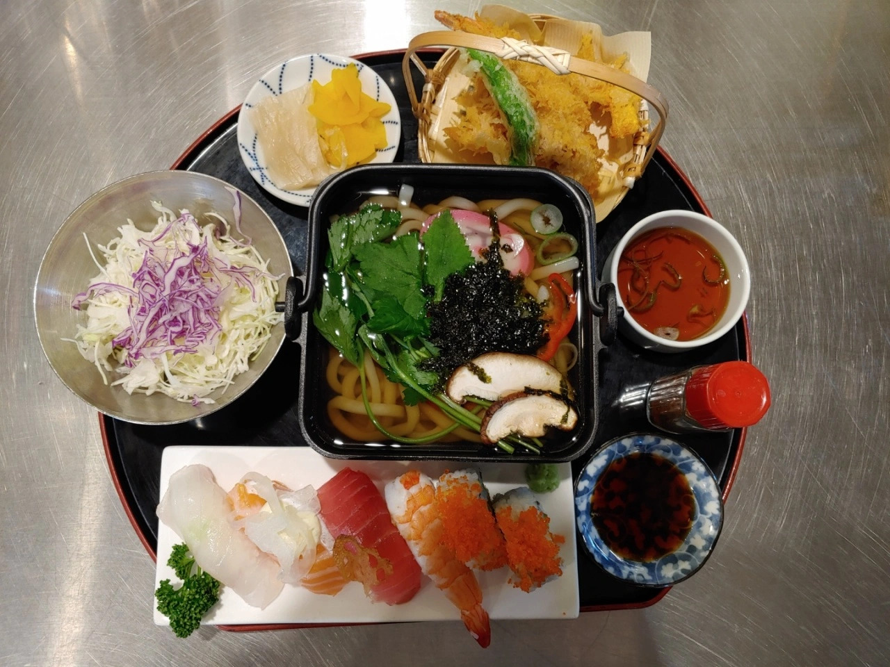 \"店内と料理（食神-ユーザー-jjang2noのレビュー）\"