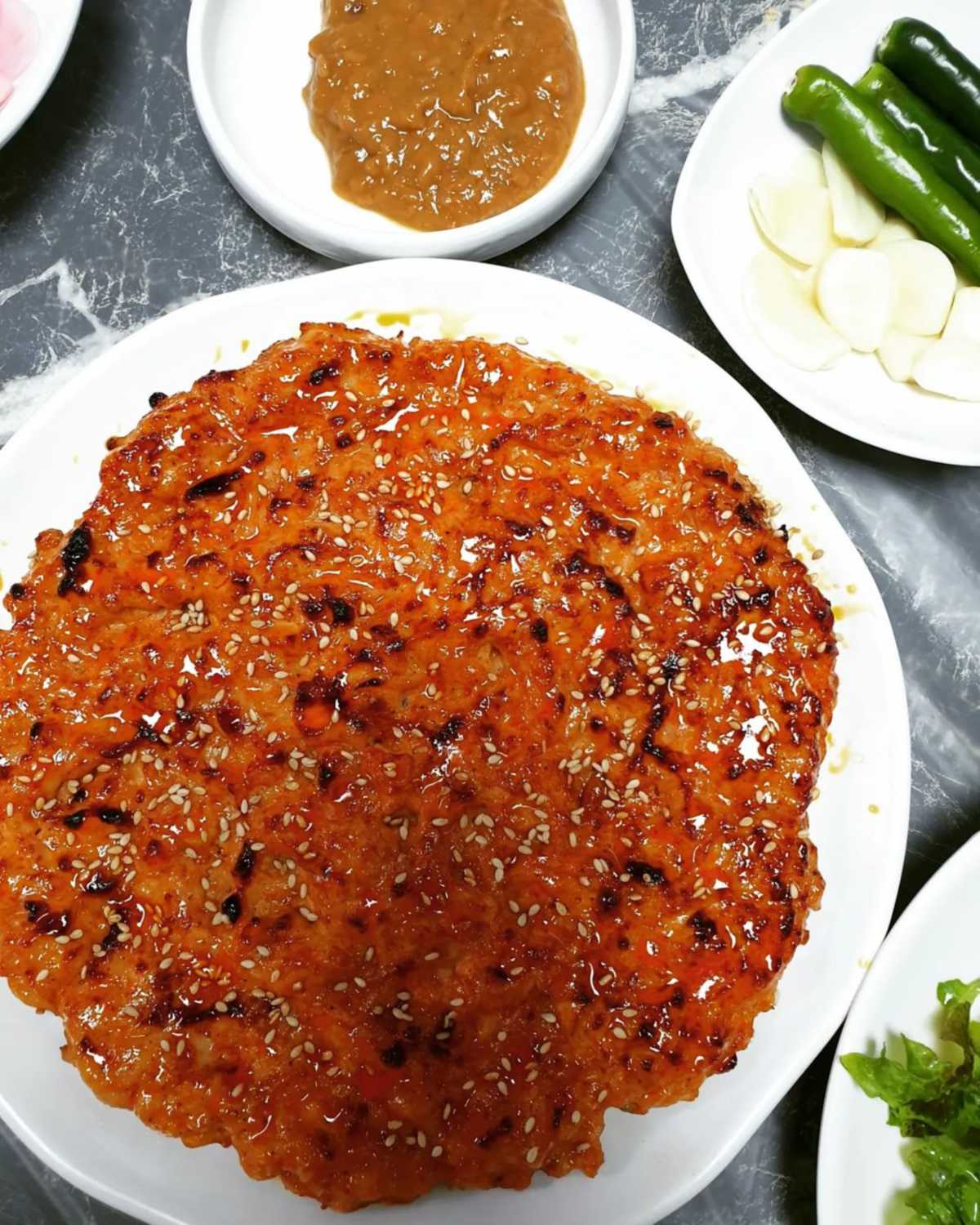 \"プルロ村食堂の料理写真\"