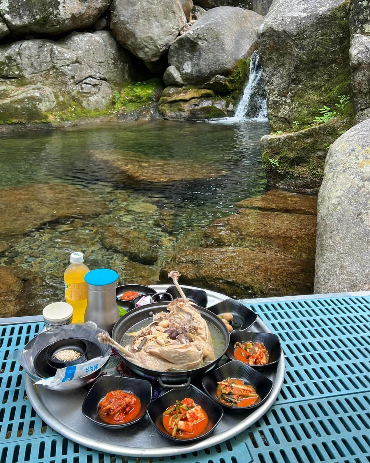 \"新進食堂の風景\"