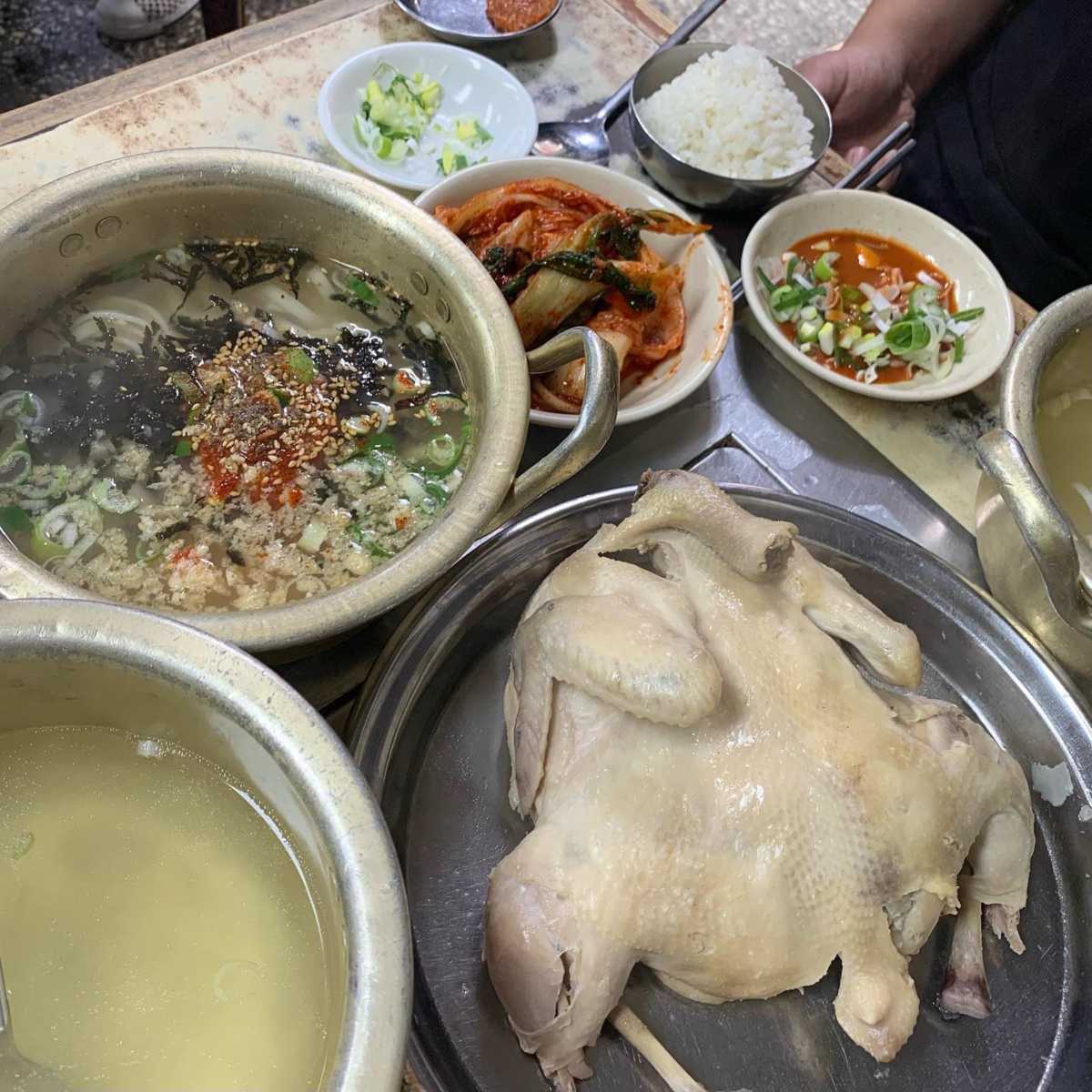 \"サランバンカルグククスの料理写真\"
