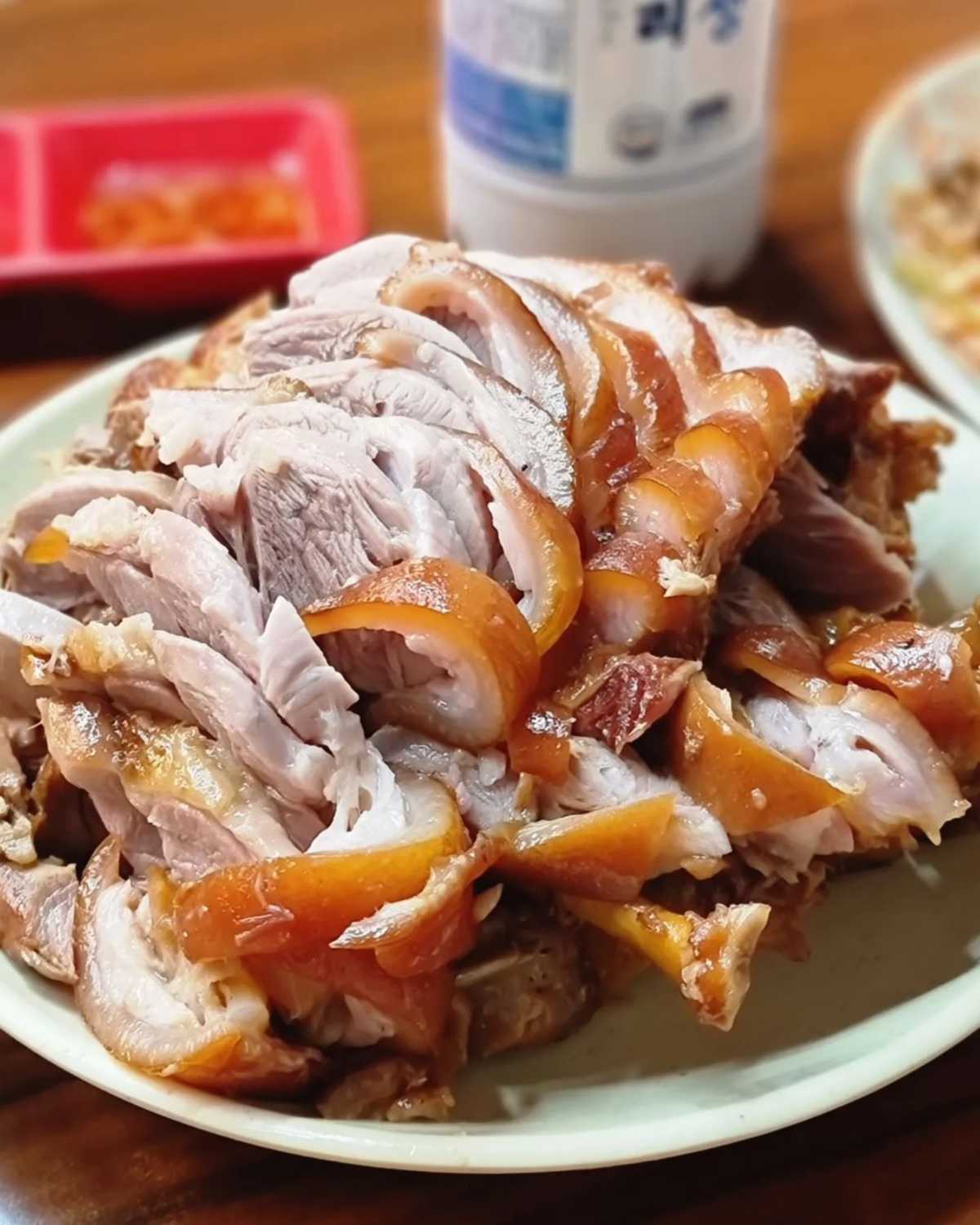 \"豚足の盛り付け\"