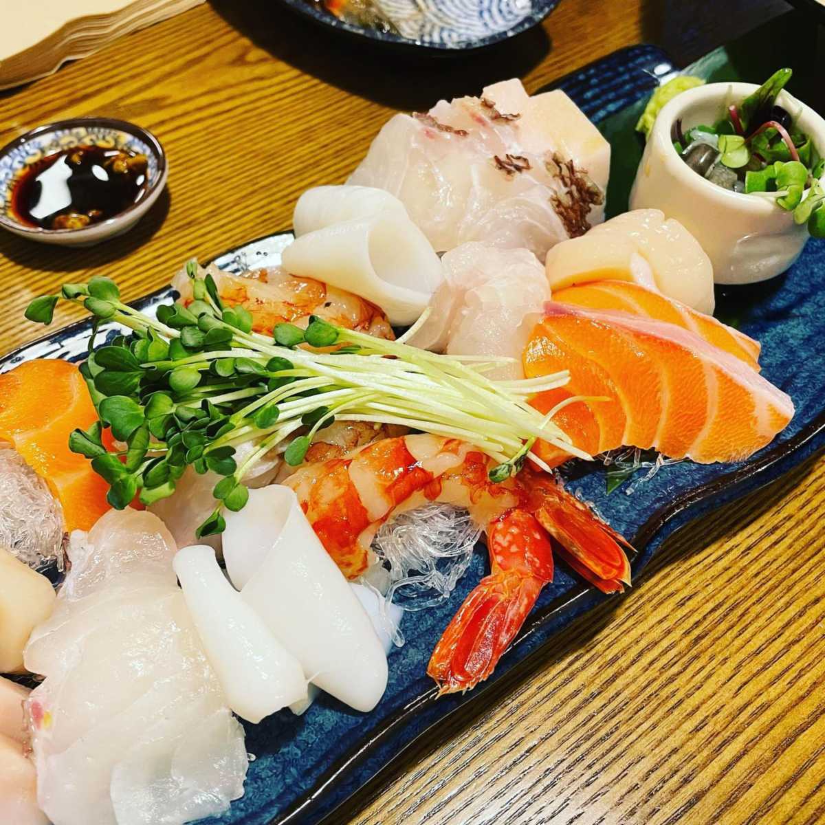 \"カウンターの寿司（daengdaeng7447のInstagram）\"